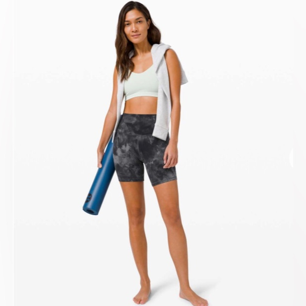 Lululemon Align Short 8”
Diamond Dye Pitch Grey Graphite Grey Size-4